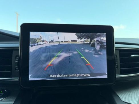 Certified 2020 Ford Explorer XLT w/ Equipment Group 202A AWD/4WD image 18
