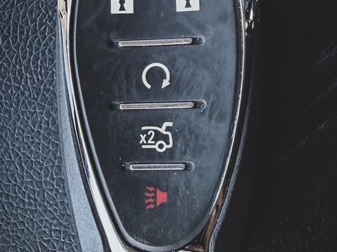 Used 2019 Chevrolet Malibu Hybrid w/ Leather Package FWD image 5