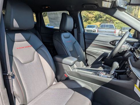 New 2026 Jeep Compass Trailhawk w/ Trailer Tow Group AWD/4WD image 30