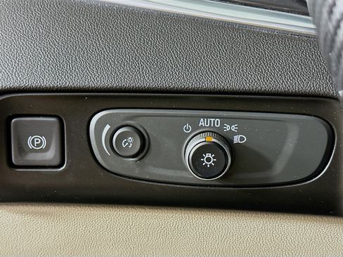 Used 2019 Buick Enclave Essence AWD/4WD image 17