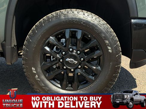 Used 2026 Chevrolet Silverado 2500 LTZ w/ LTZ Plus Package AWD/4WD image 5