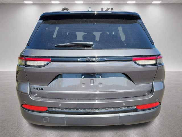 Used 2024 Jeep Grand Cherokee Altitude AWD/4WD image 4