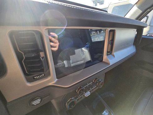 Used 2025 Ford Bronco Outer Banks image 13