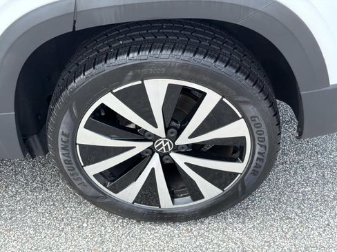 Used 2023 Volkswagen Taos SE FWD image 19