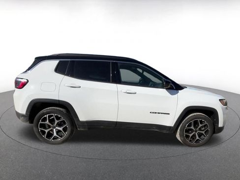 Used 2025 Jeep Compass Limited image 16
