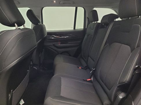 Used 2023 Jeep Grand Cherokee Laredo RWD image 18