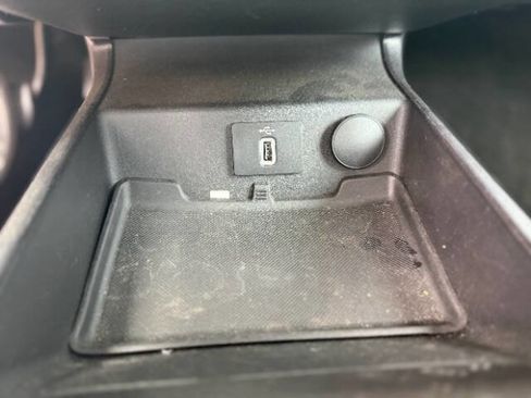Used 2018 Ford Fusion SE w/ Equipment Group 201A FWD image 16