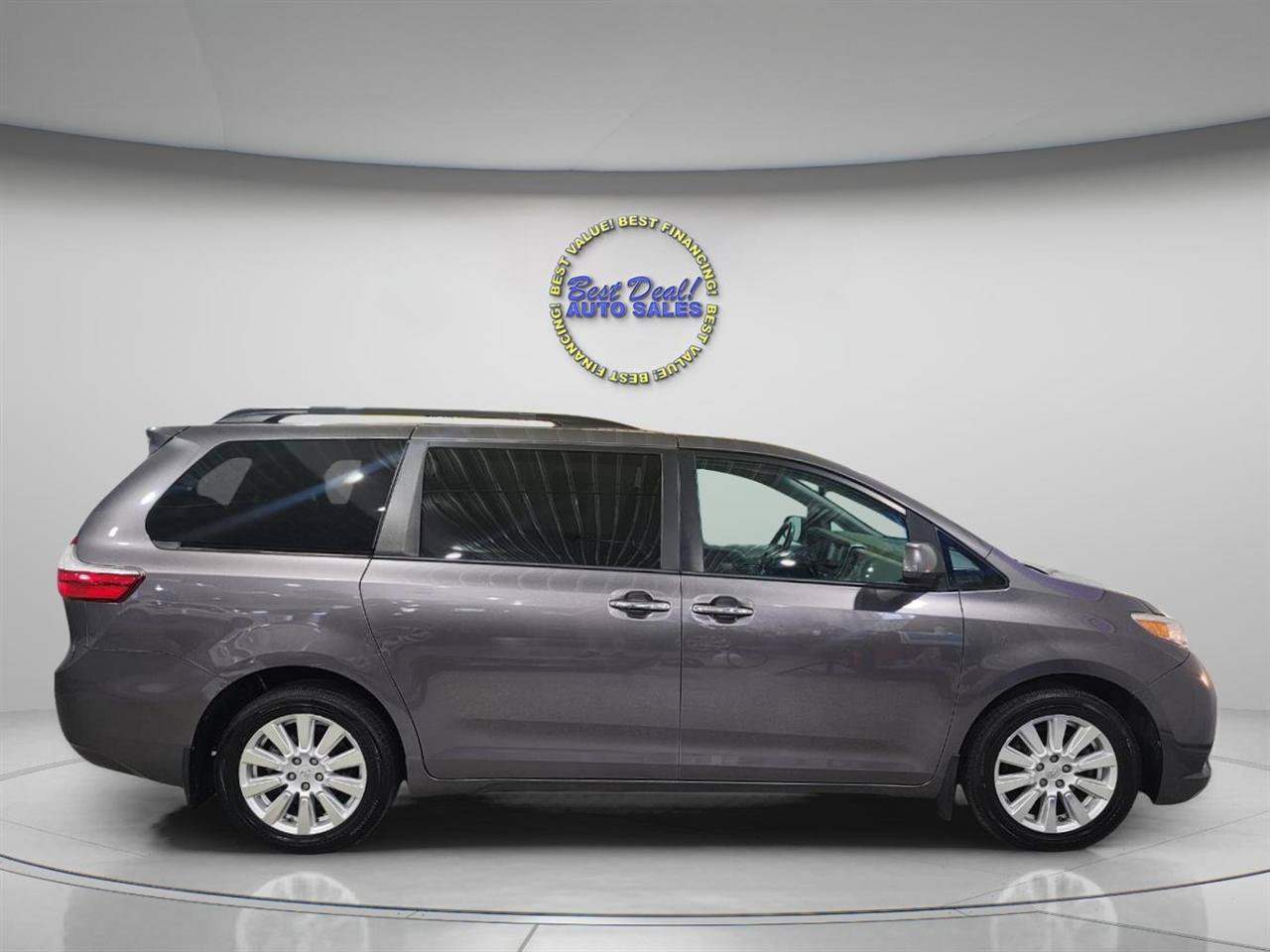 Used 2017 Toyota Sienna XLE AWD/4WD image 6
