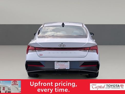 Used 2025 Hyundai Elantra Limited image 6