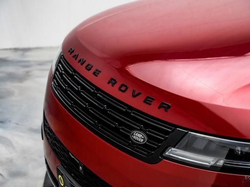 Used 2024 Land Rover Range Rover Sport SE image 26