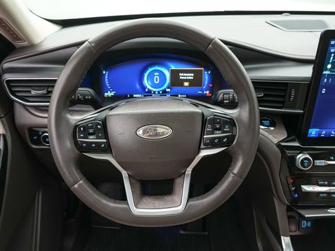 Certified 2023 Ford Explorer Platinum w/ Technology Package AWD/4WD image 14