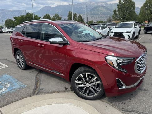 Used 2019 GMC Terrain Denali w/ Driver Alert Package II AWD/4WD image 3