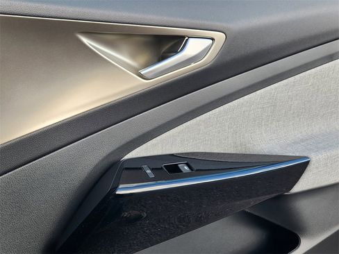 New 2026 Volkswagen ID.4 Pro image 21