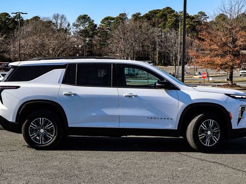 Certified 2024 Chevrolet Traverse LT image 9