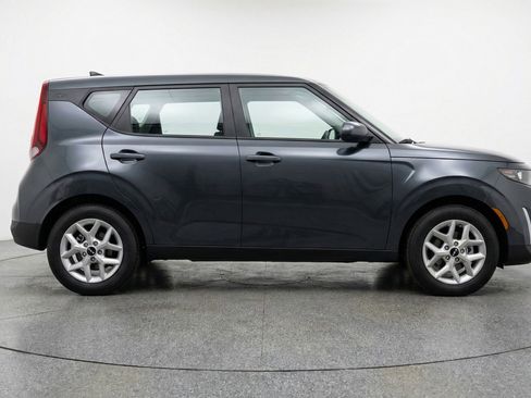 Used 2025 Kia Soul LX w/ LX Technology Package FWD image 11