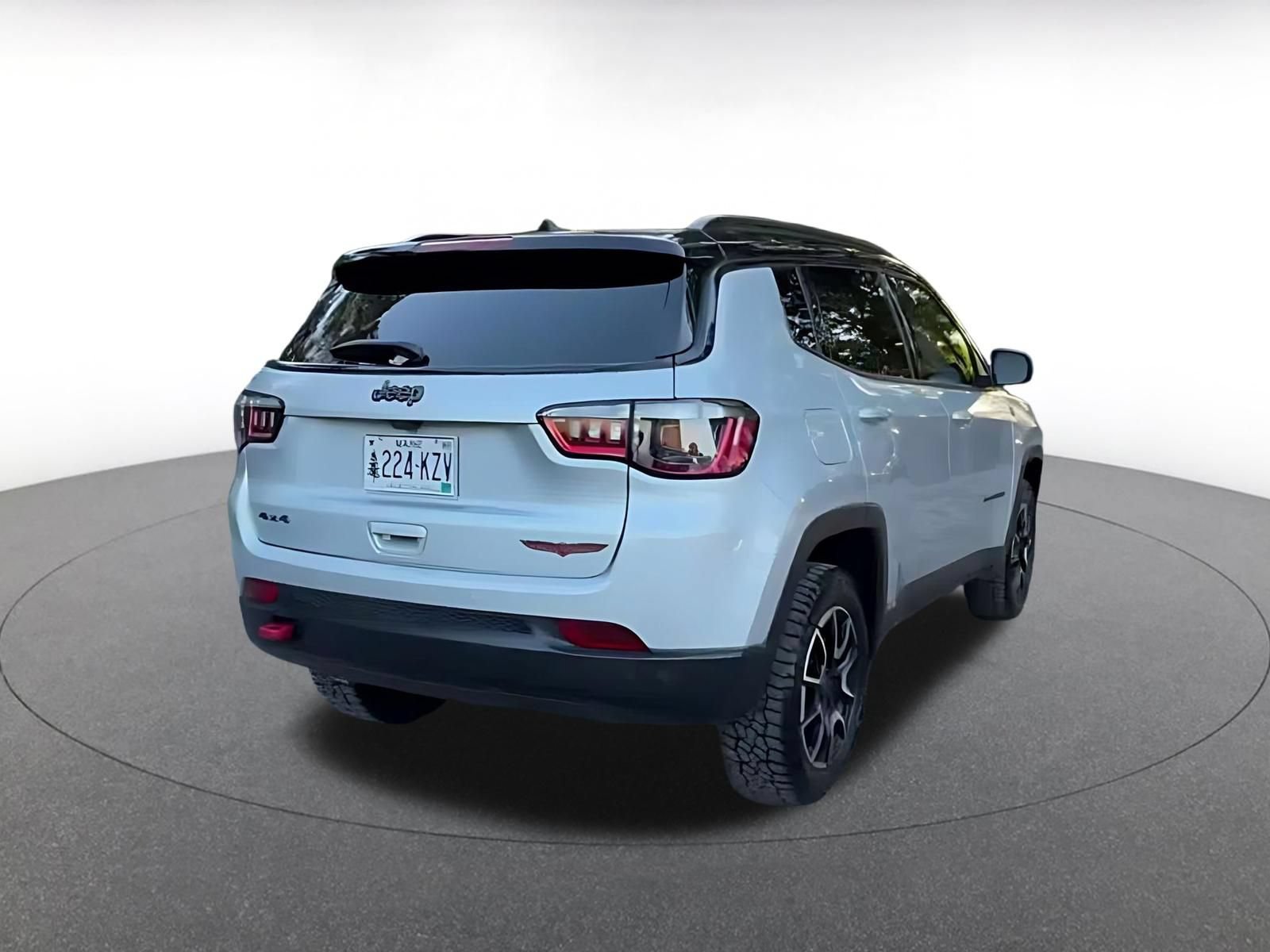 Used 2025 Jeep Compass Trailhawk AWD/4WD image 13