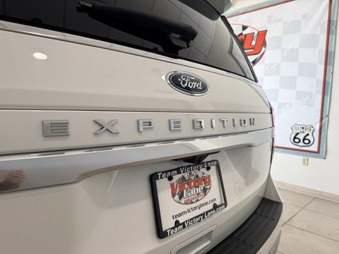 Used 2023 Ford Expedition Platinum image 6