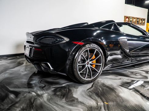 Used 2018 McLaren 570S Spider image 11