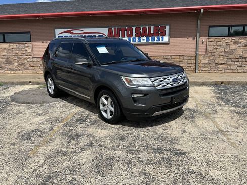 Used 2019 Ford Explorer XLT w/ Equipment Group 202A FWD image 2