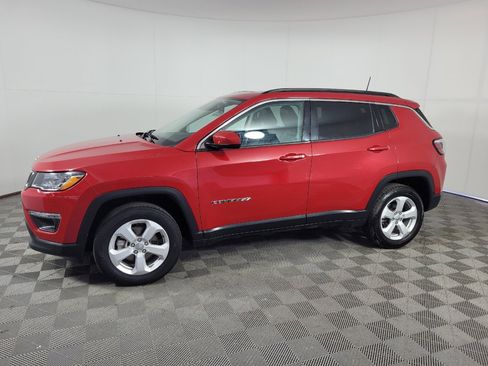 Used 2021 Jeep Compass Latitude w/ Sun and Sound Group AWD/4WD image 2