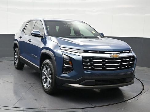 Used 2025 Chevrolet Equinox LT w/ Safety and Technology Package FWD image 8