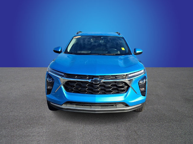 Used 2025 Chevrolet Trax LT w/ Driver Confidence Package FWD image 2