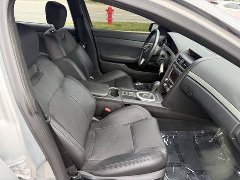 Used 2009 Pontiac G8 w/ Premium Package RWD image 7