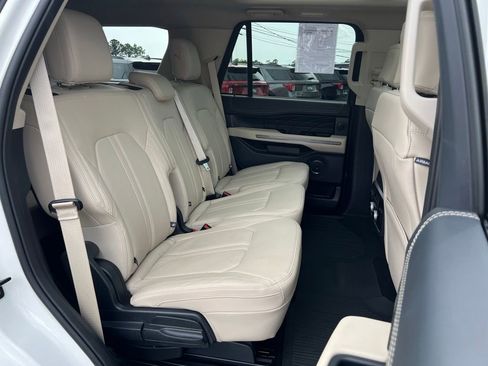 Used 2024 Ford Expedition Platinum AWD/4WD image 21
