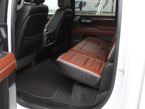 Used 2024 GMC Sierra 3500 Denali Ultimate image 19