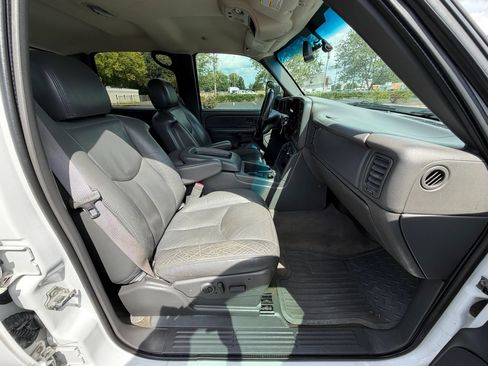 Used 2006 Chevrolet Silverado 3500 2WD Crew Cab image 21