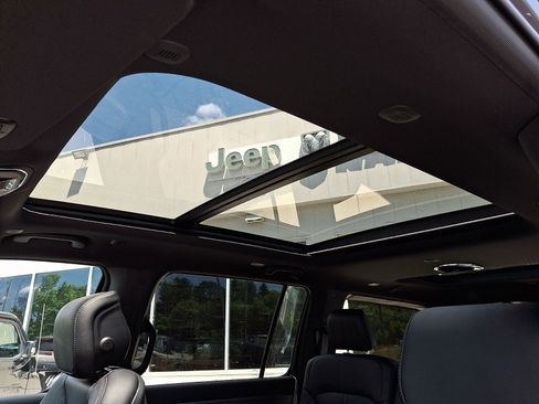 New 2026 Jeep Grand Wagoneer Limited AWD/4WD image 10