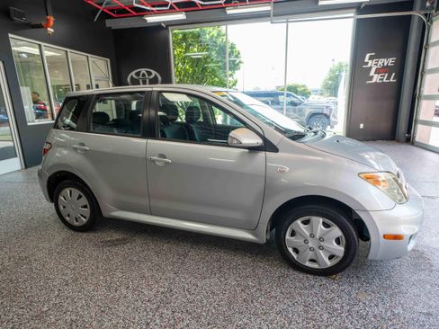 Used 2006 Scion xA FWD image 5