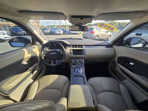 Used 2019 Land Rover Range Rover Evoque SE AWD/4WD image 25