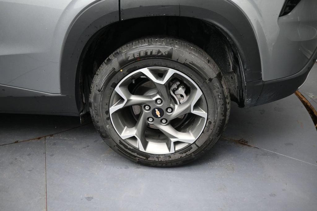 Used 2025 Chevrolet Trax LT FWD image 14