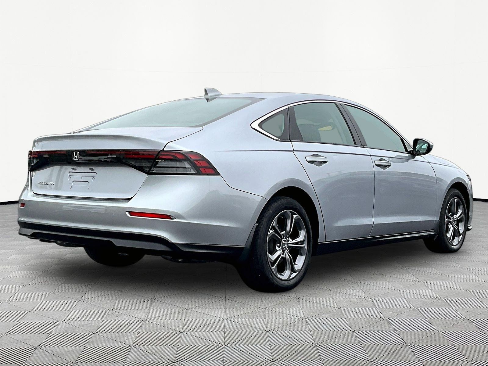 Used 2023 Honda Accord EX image 6