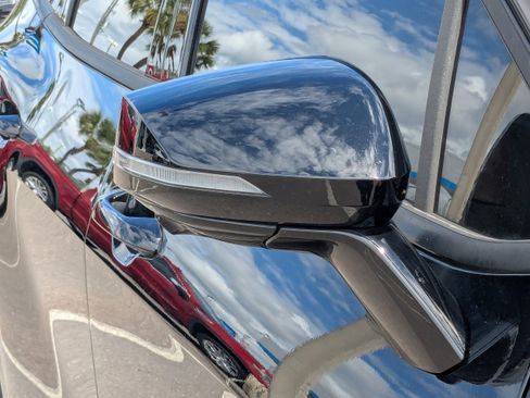 Used 2023 Kia Sportage SX image 11