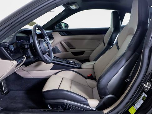 Certified 2025 Porsche 911 Carrera GTS RWD image 5