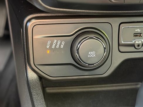 Used 2019 Jeep Renegade Limited AWD/4WD image 13