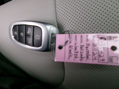 Used 2024 Hyundai Palisade Limited image 43