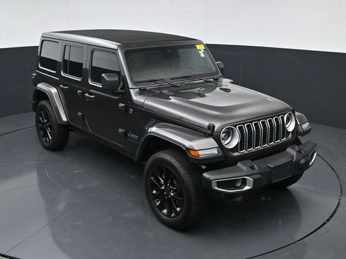 Used 2025 Jeep Wrangler Unlimited Sahara w/ Safety Group AWD/4WD image 30