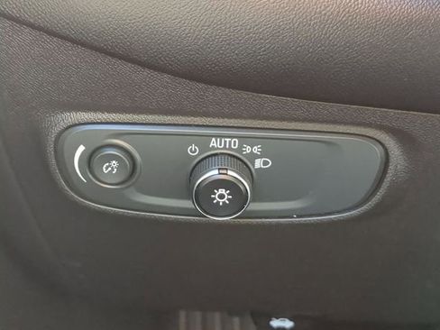 Used 2020 Chevrolet Equinox LT image 25