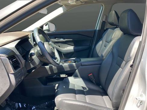 Used 2023 Nissan Rogue SV w/ SV Premium Package AWD/4WD image 9