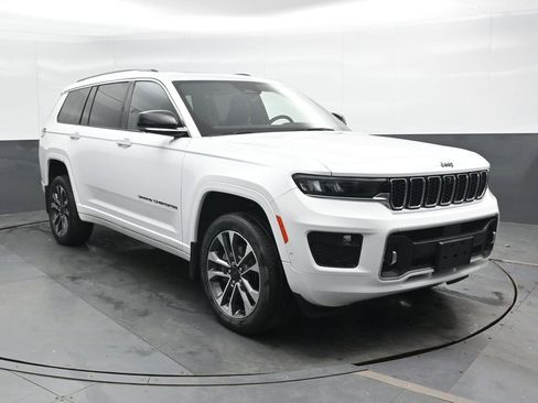 Used 2021 Jeep Grand Cherokee L Overland w/ Advanced Protech Group III image 4