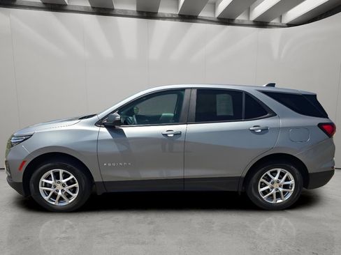 Used 2023 Chevrolet Equinox LS w/ LS Convenience Package AWD/4WD image 2