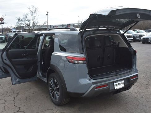 New 2026 Nissan Pathfinder Platinum image 17