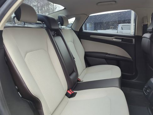 Used 2019 Ford Fusion SE w/ Equipment Group 151A image 29