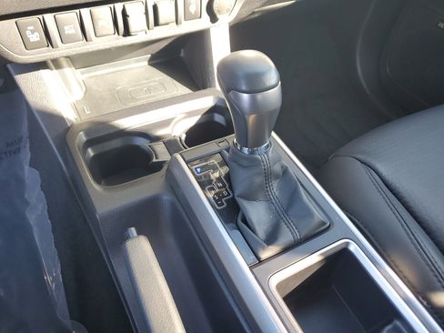 Used 2022 Toyota Tacoma Limited image 28