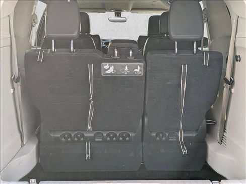 Used 2020 Chrysler Pacifica Touring-L image 7