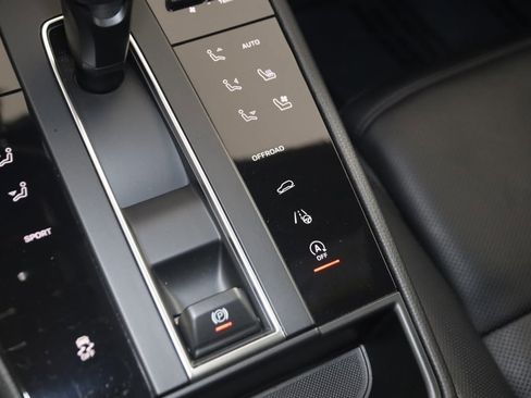 Used 2025 Porsche Macan image 35