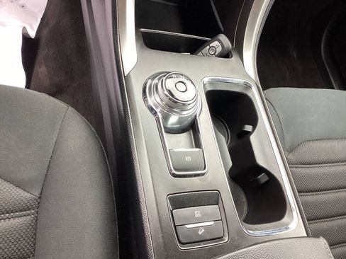 Used 2019 Ford Fusion SE FWD image 25